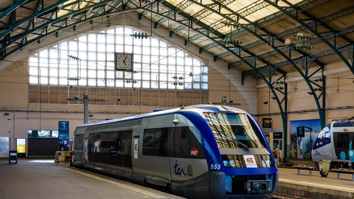 Un TER dans la gare du Havre